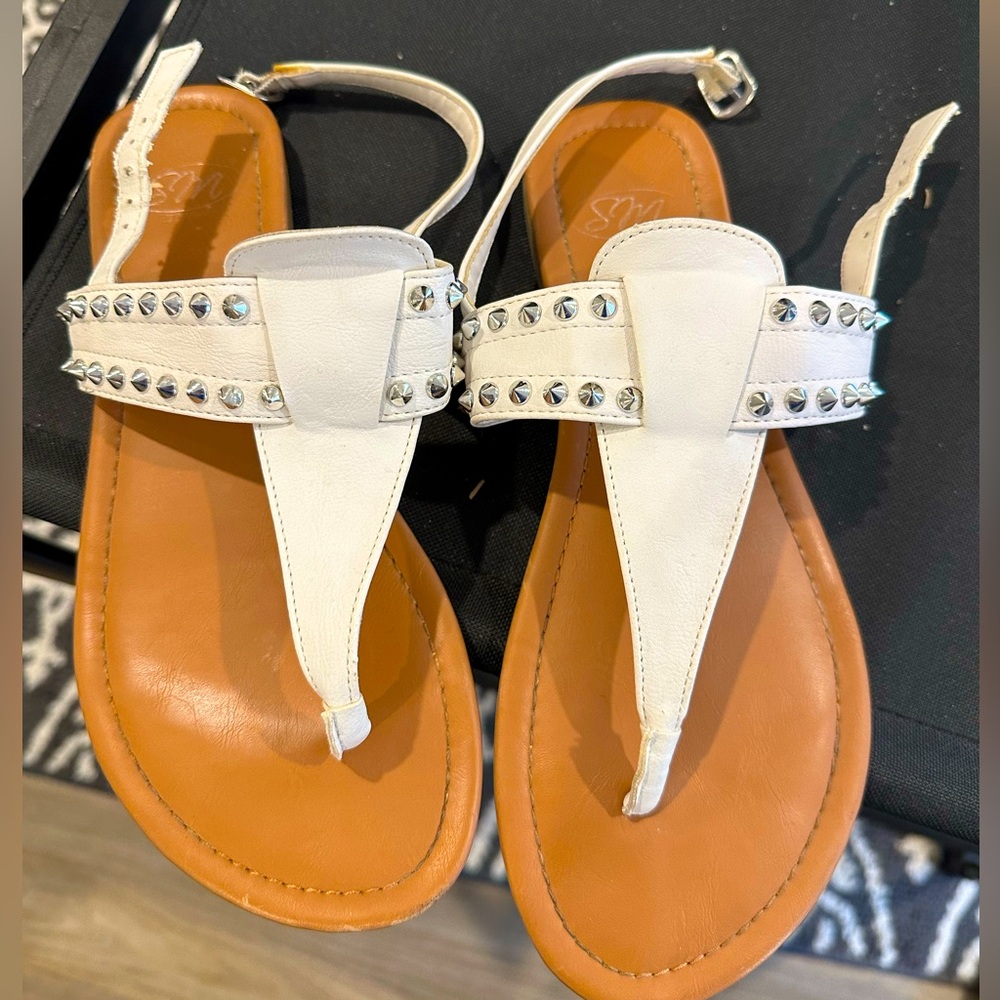 Women’s size 8 white studded sandals sm New York